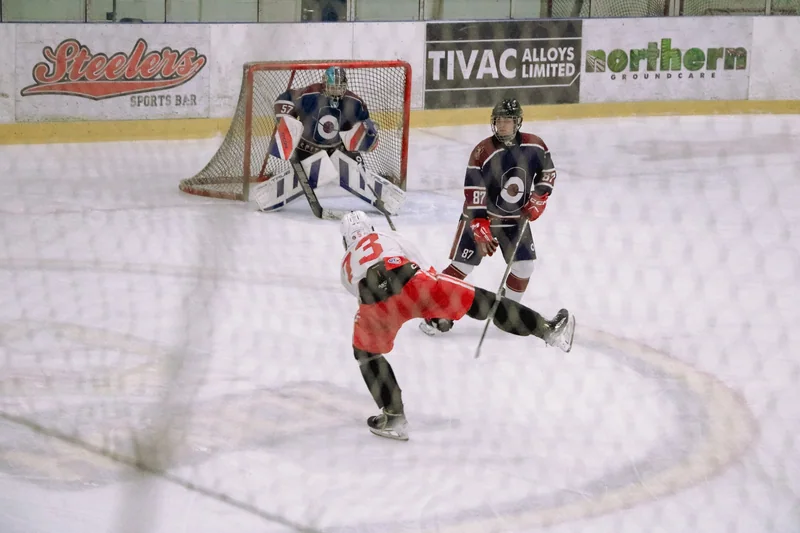 Hockey collision with decisive timing